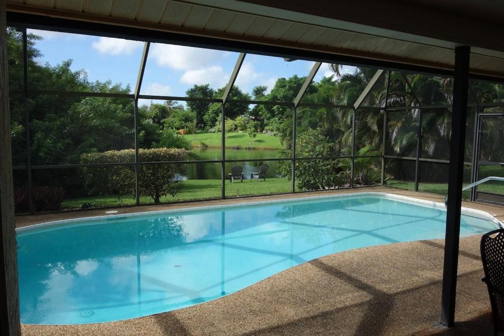Pool Home With A New Sparkling Pool, Close To Beach, Lovely Lake View North Naples المظهر الخارجي الصورة