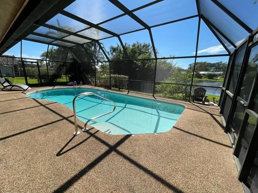 Pool Home With A New Sparkling Pool, Close To Beach, Lovely Lake View North Naples المظهر الخارجي الصورة