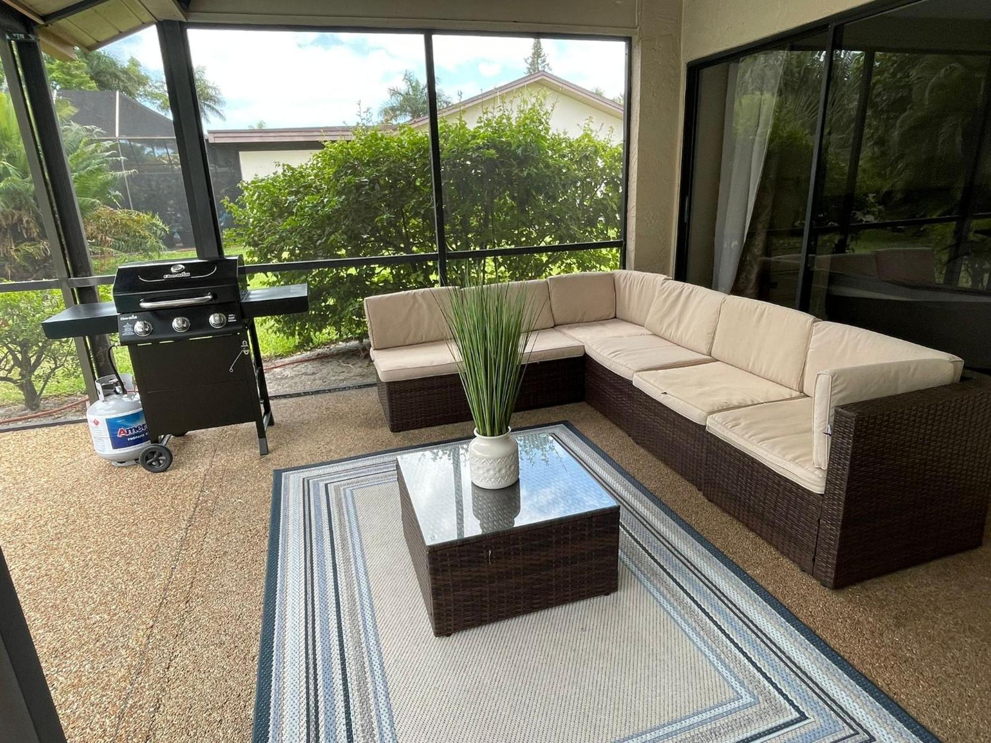 Pool Home With A New Sparkling Pool, Close To Beach, Lovely Lake View North Naples المظهر الخارجي الصورة